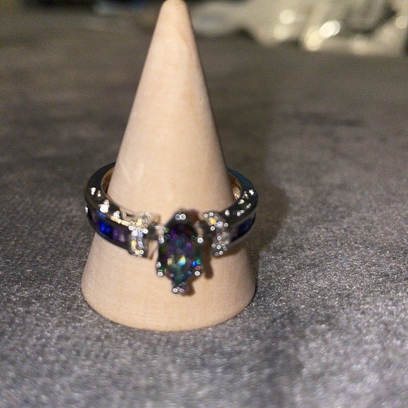 Beautiful, Marquis Cut sz 8 Tanzanite Ring w/Baguettes & Rhinestones!!! - Picture 10 of 10